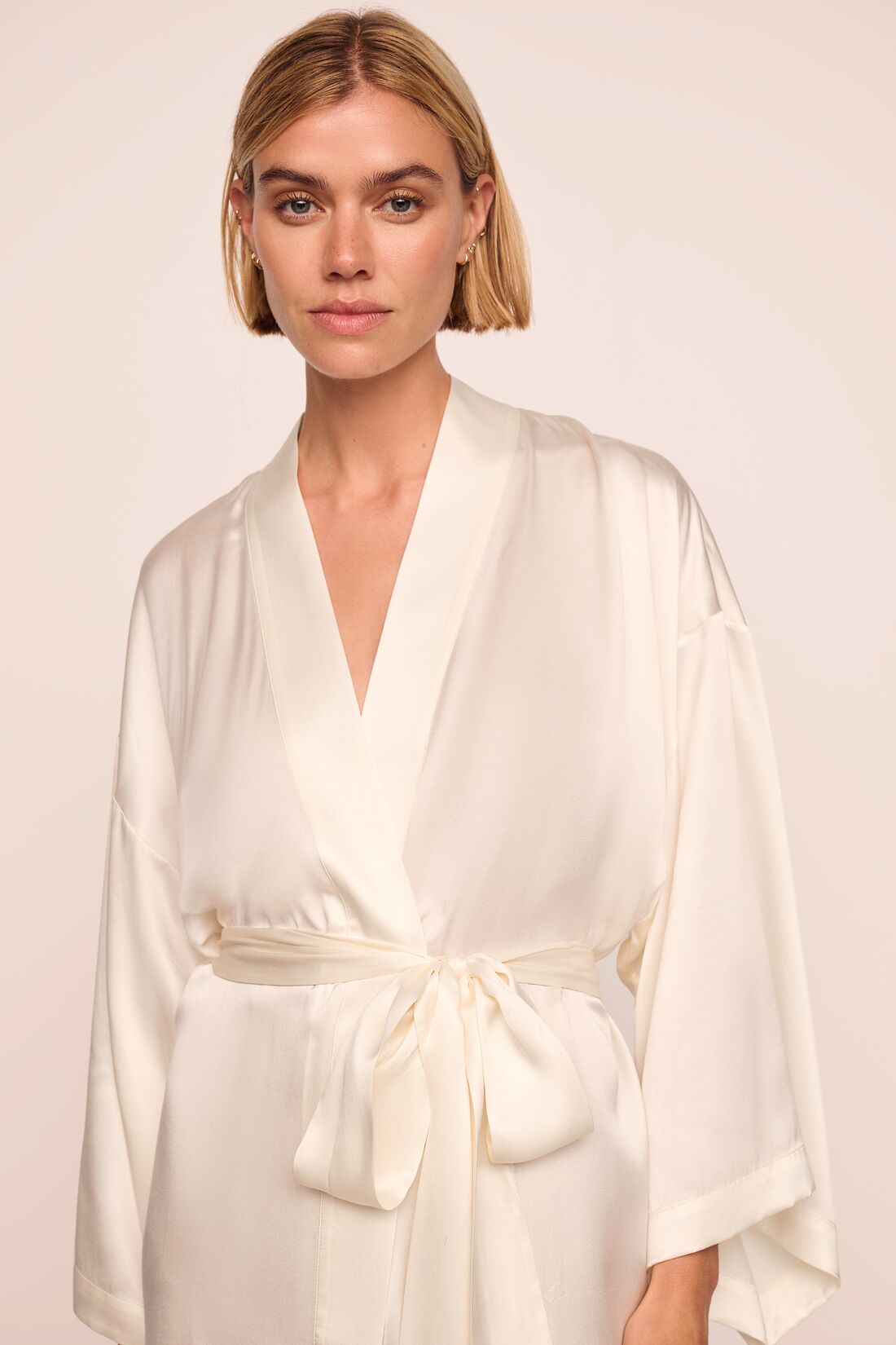 Model is wearing Inez Washable Silk Long Robe in Ivory