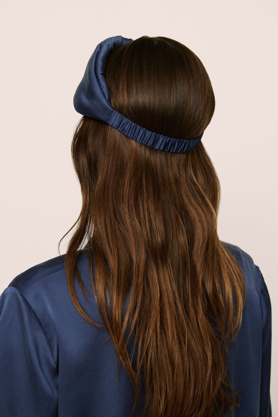 Model Is Wearing Inez Pillow Eye Mask In Navy