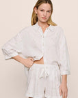 Model is wearing Linen Blend Relaxed Short in SummerDaisyWhite/PeachDust