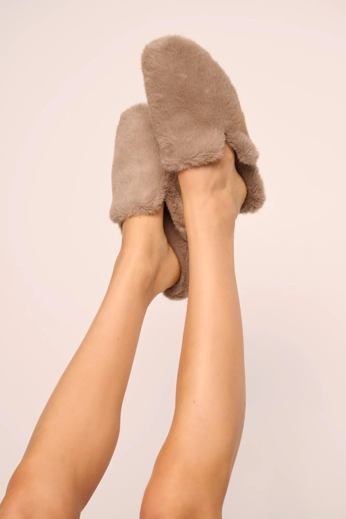 Model is wearing Plush Mule Slipper  in  Toffee