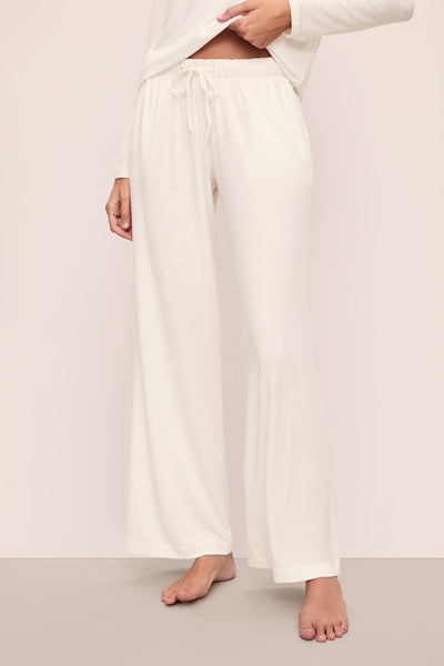 Model is wearing Gisele Tencel™ Modal Everyday Straight Leg Pant in Ivory
