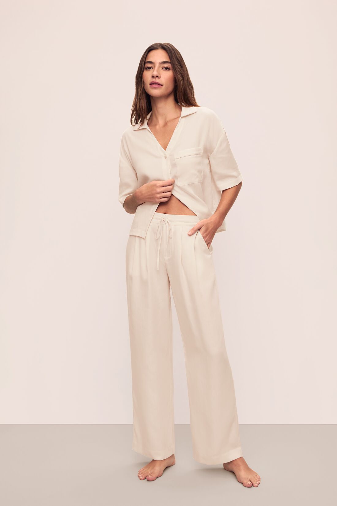 Model is wearing Tencel Woven Relaxed Pant in Almond Heather