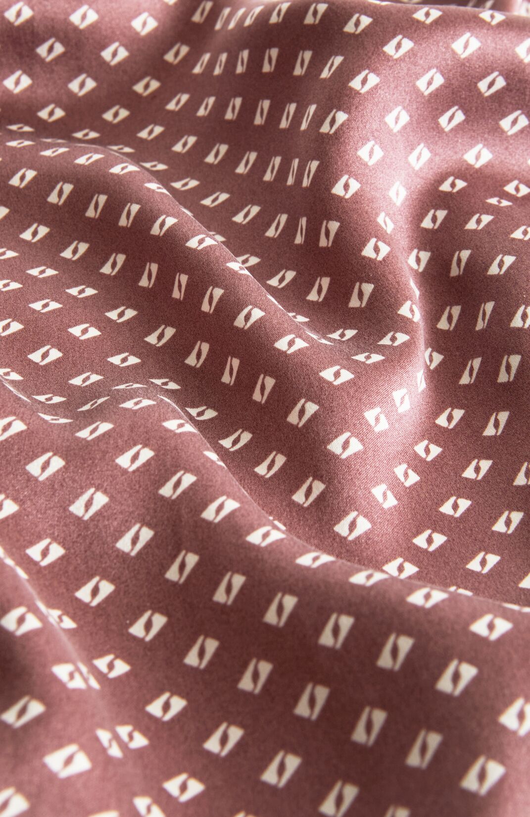 Fabric detail of Inez Tide Dot Fig/Ivory