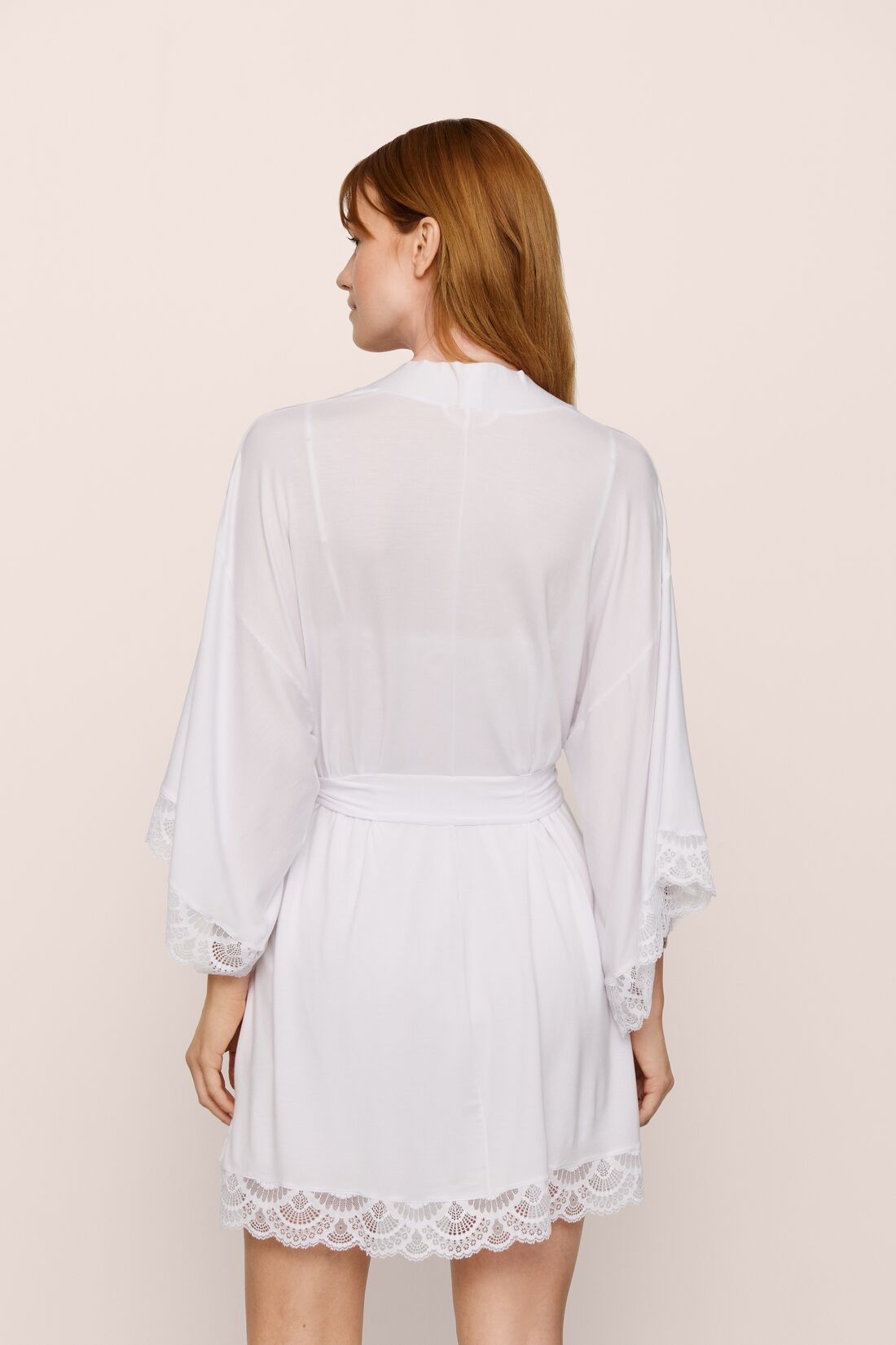 Model Is Wearing Mariana Short Robe In White