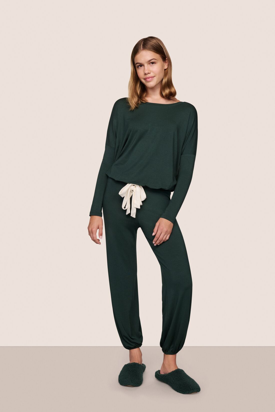 Model is wearing Gisele TENCEL™ Slouchy PJ Set in Pine/Ivory