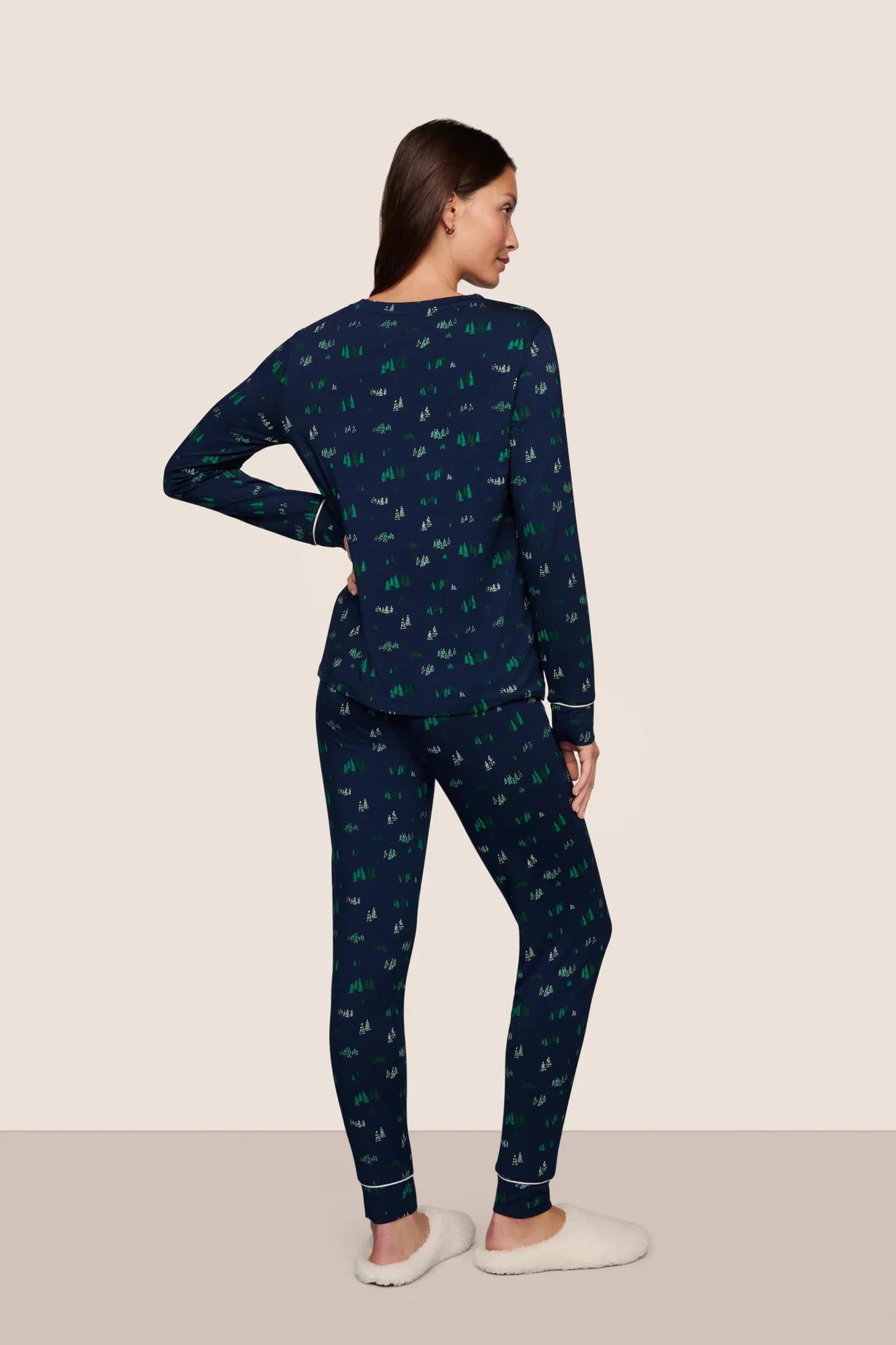Model is wearing Gisele Printed TENCEL™ Modal Crewneck PJ Set  in Forest Pine Navy/Ivory