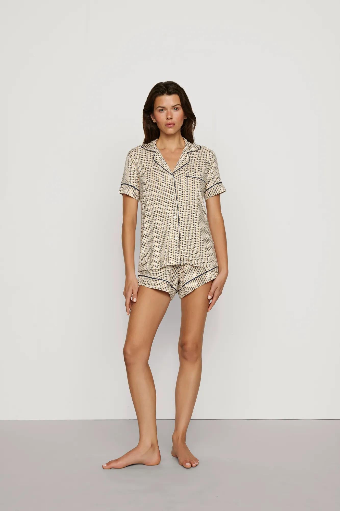 Model is wearing Gisele Printed TENCEL™ Modal Relaxed Short PJ Set in Hourglass Sunbeam/Navy