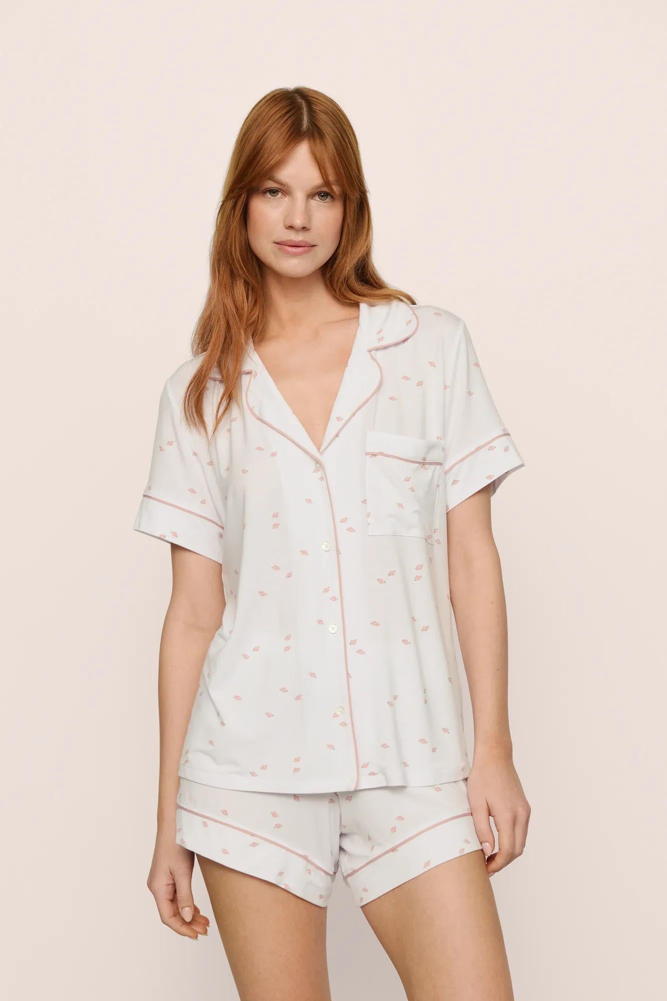Model is wearing Gisele Printed TENCEL™ Modal Relaxed Short PJ Set in SummerDaisyWhite/PaleMauve