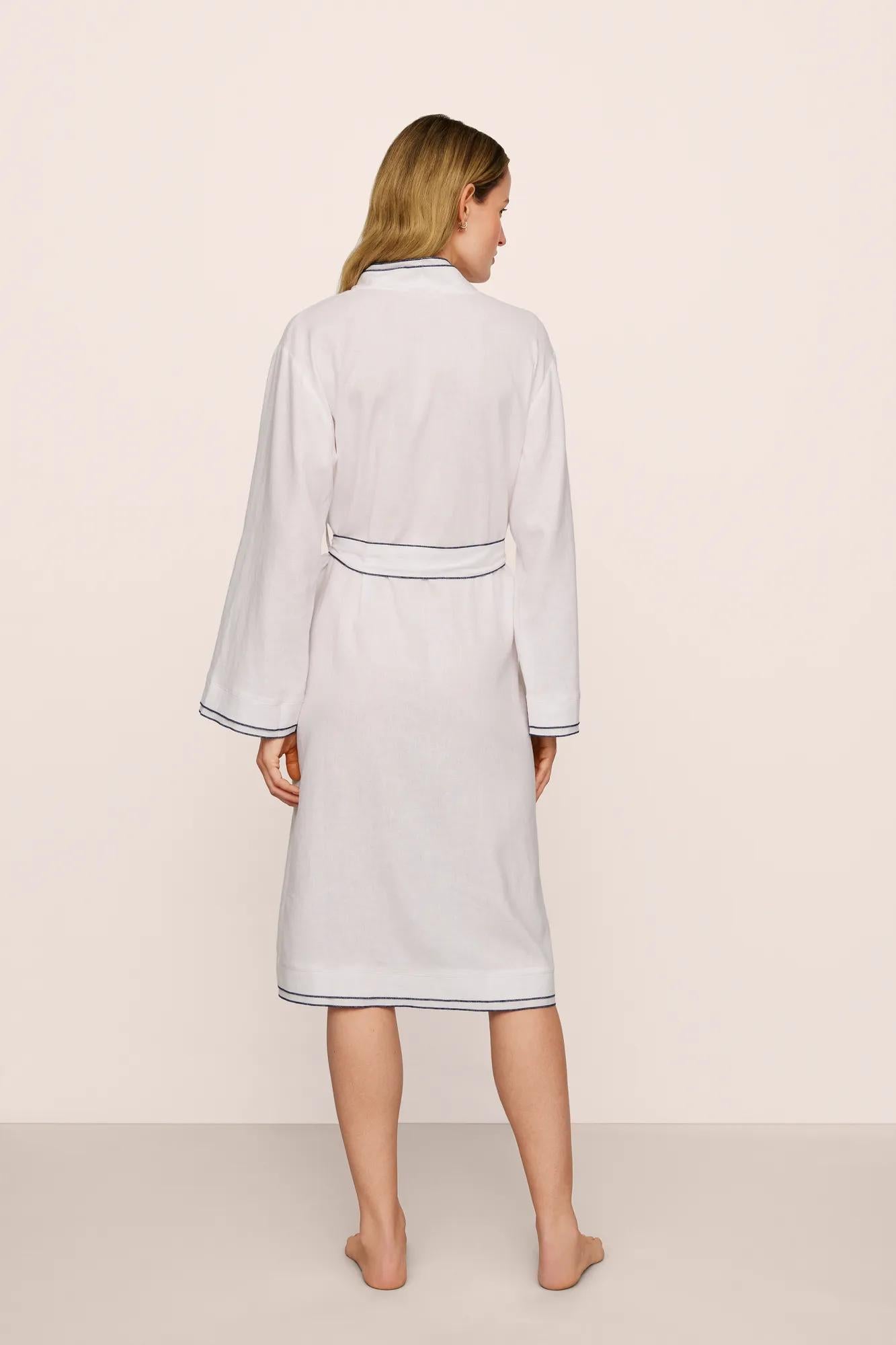Model is wearing Linen Blend Long Sleeve Robe in White/Navy
