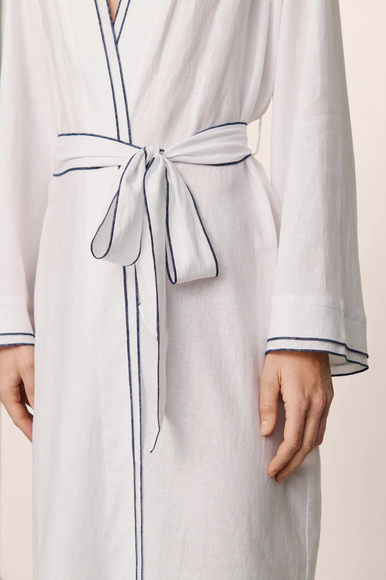 Model is wearing Linen Blend Long Sleeve Robe in White/Navy