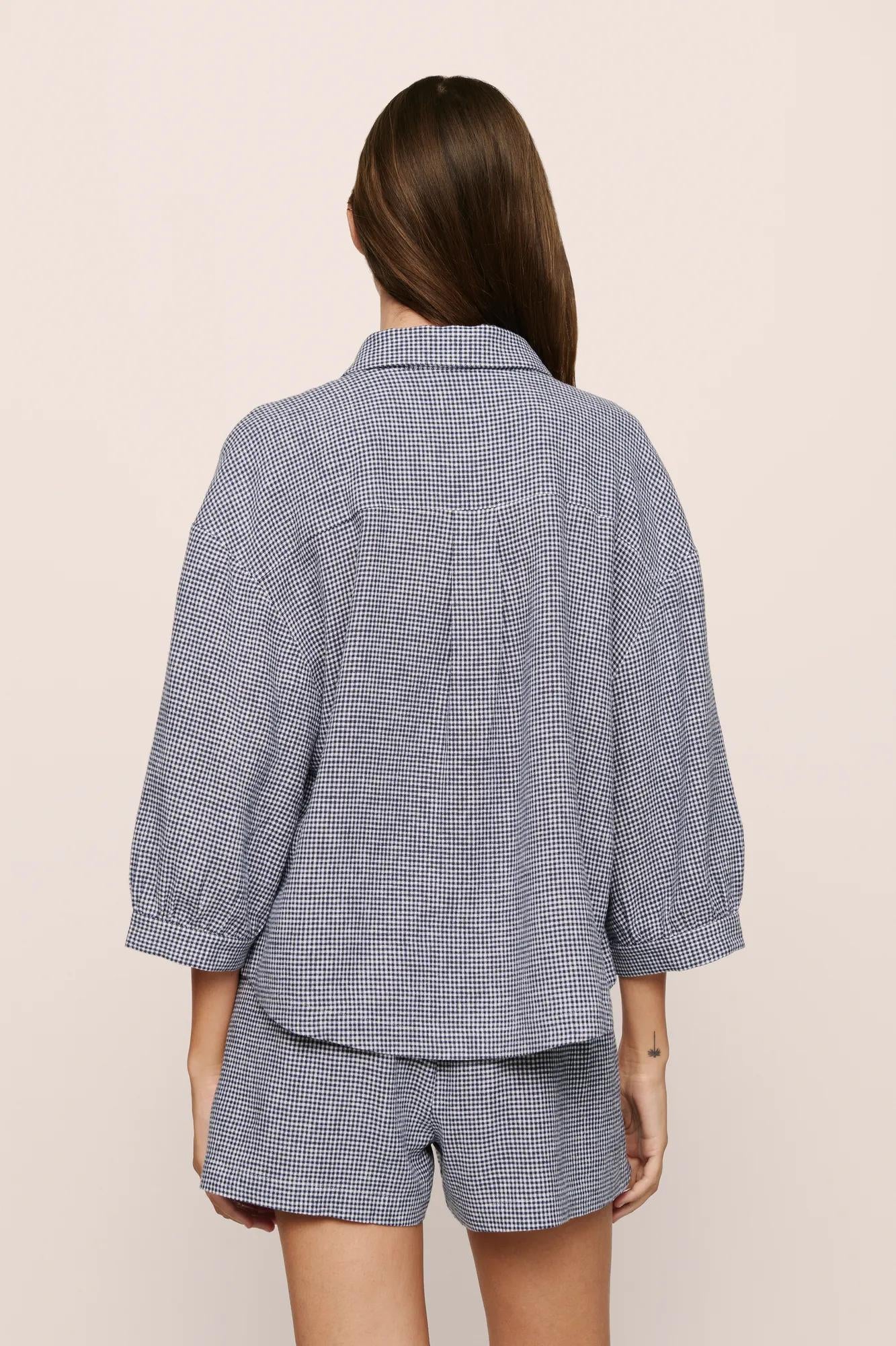 Model is wearing Linen Blend Relaxed Short in GinghamWhite/Navy