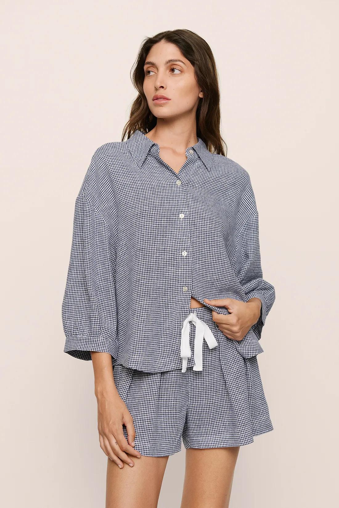 Model is wearing Linen Blend Relaxed Short in GinghamWhite/Navy
