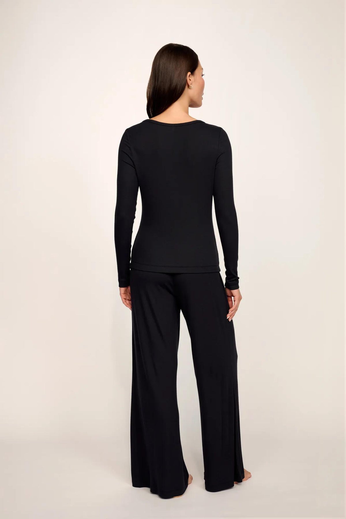 Model is wearing Dream Rib V Neck Tank in Black