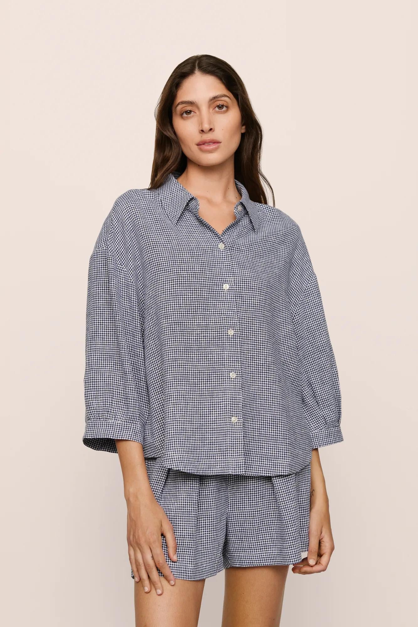 Model is wearing Linen Blend Relaxed Quarter Sleeve Top in GinghamWhite/Navy