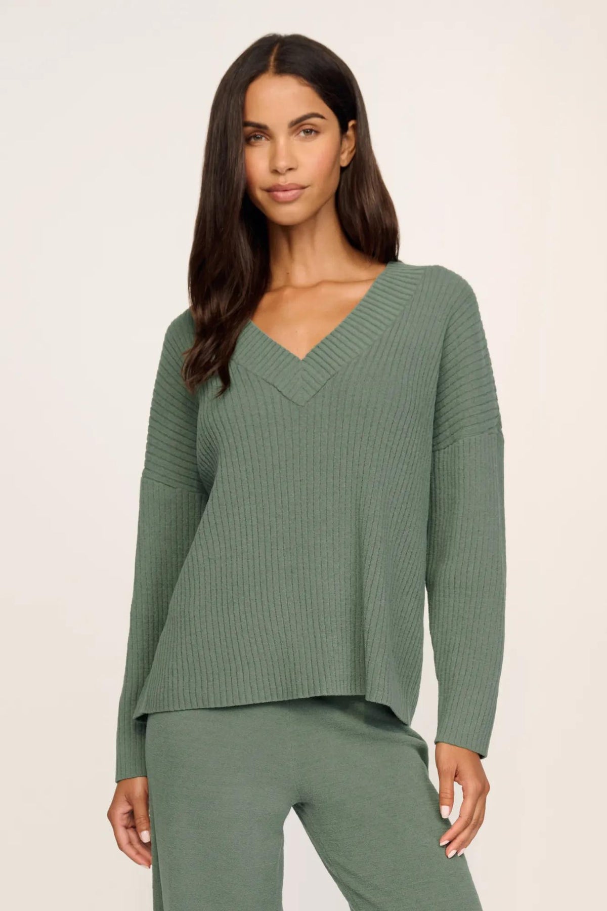 Model is wearing Lightweight Boucle Ribbed V Neck Sweater in Desert Sage