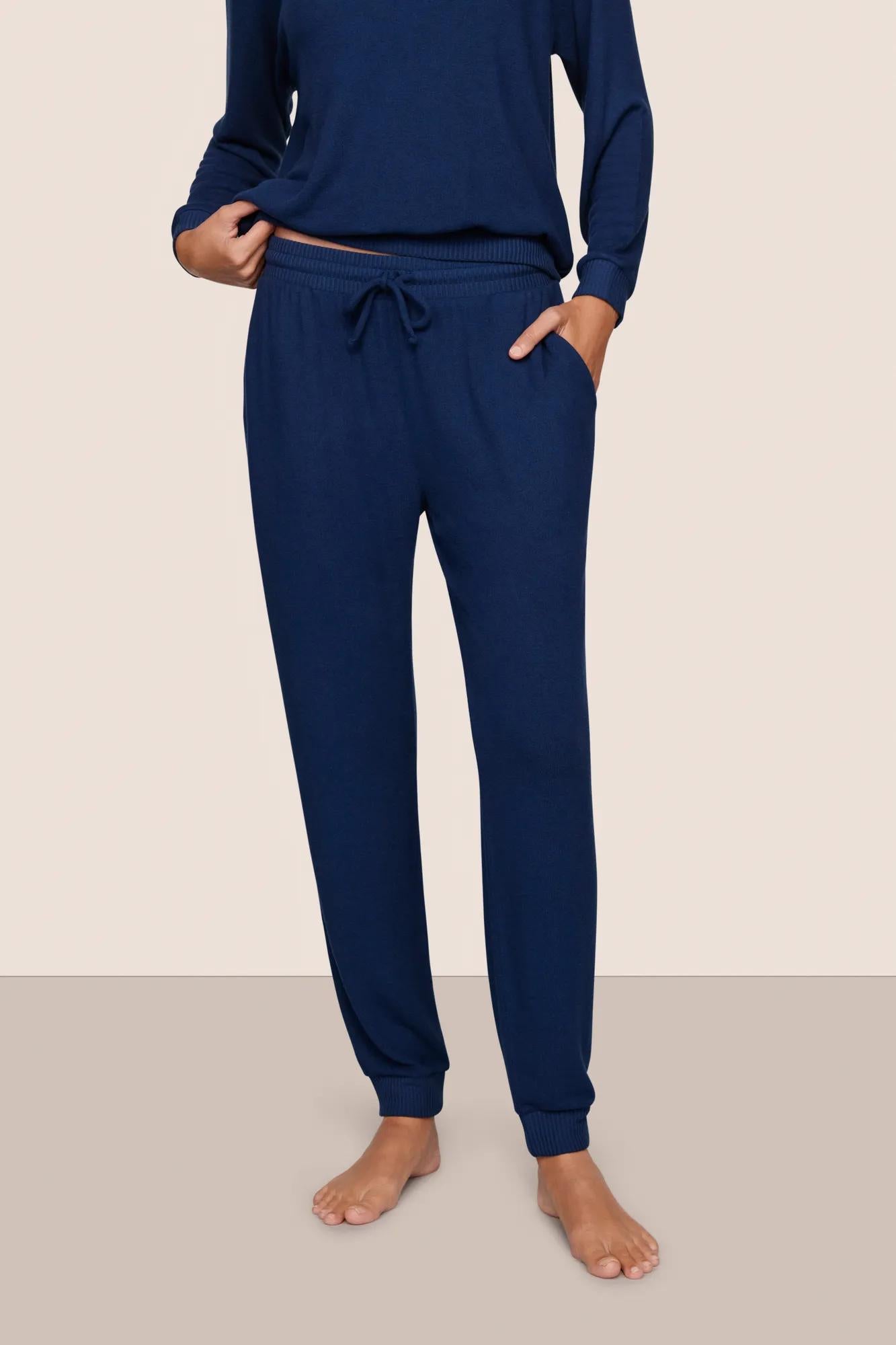 Model is wearing Cozy Time Jogger  in Navy