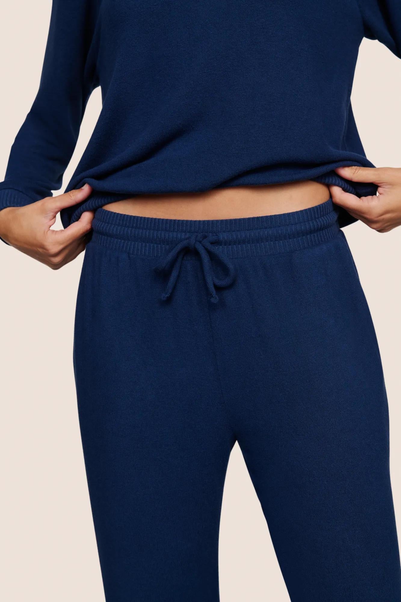 Model is wearing Cozy Time Jogger  in Navy
